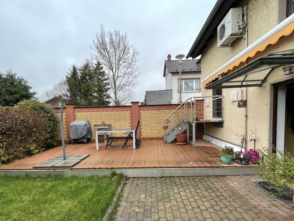 Alte WPC Terrasse vor Umbau zu Bangkirai Holzterrasse Offenbach Rumpenheim
