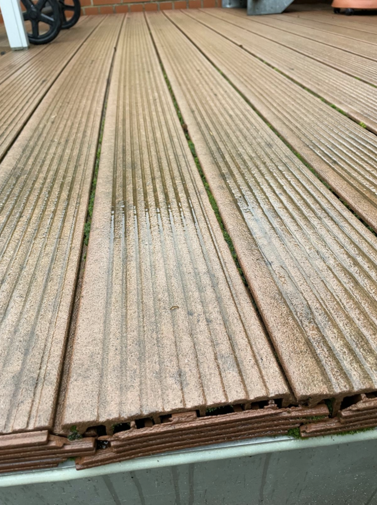 Alte WPC Terrasse vor Umbau zu Bangkirai Holzterrasse Offenbach Rumpenheim Nahaufnahme